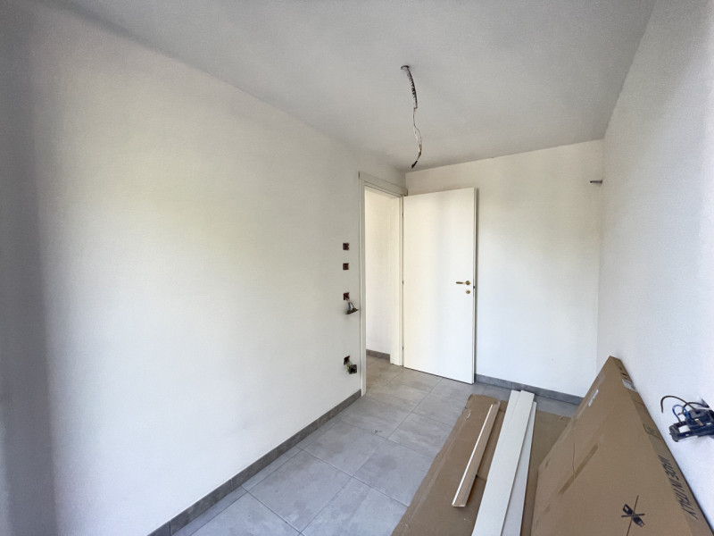 In zona tranquilla e riservata, ma comoda al centro del paese, proponiamo in locazione elegante c...