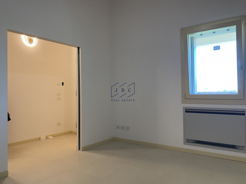 In contesto residenziale tranquillo e riservato, a pochi passi dal centro di Mansuè, proponiamo a...