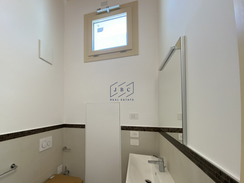In contesto residenziale tranquillo e riservato, a pochi passi dal centro di Mansuè, proponiamo a...