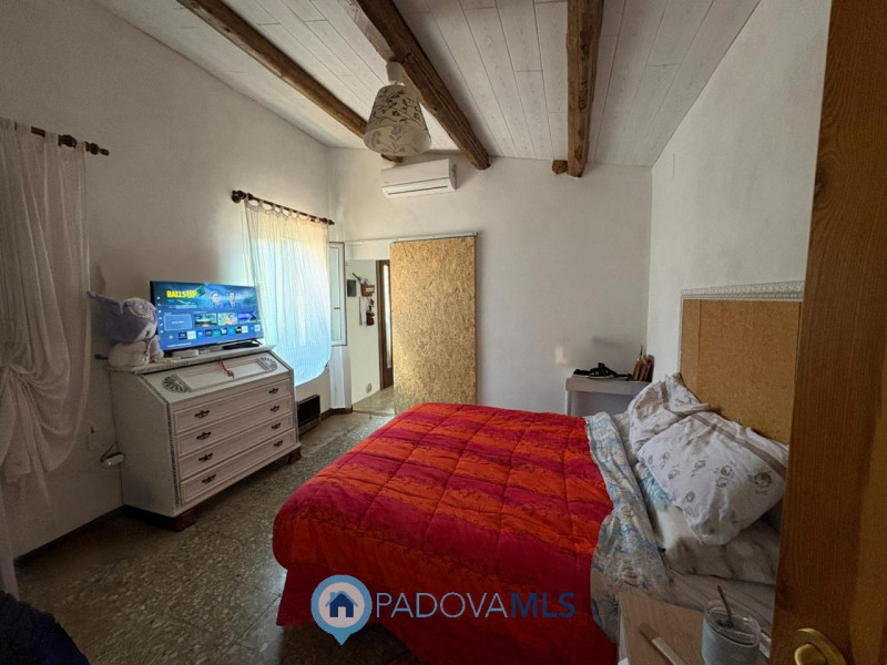 Immobile in esclusiva al Gruppo Padova MLS
Padova zona Crocefisso:  proponiamo casa singola inter...
