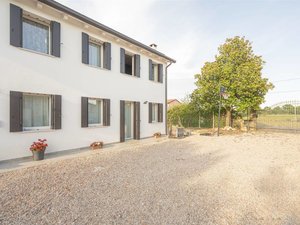 Proponiamo in vendita una splendida casa singola di circa 130 mq nel comune di Vigonza, ideale pe...