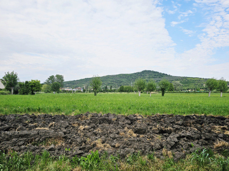 Proponiamo in vendita a Baone, in una strada interna e tranquilla che porta verso il centro del P...