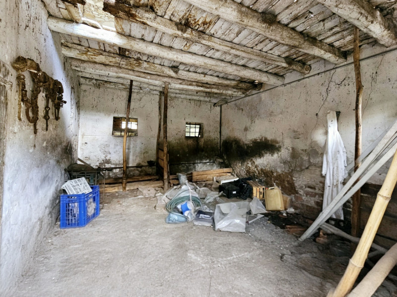 Proponiamo in vendita a Baone, in una strada interna e tranquilla che porta verso il centro del P...