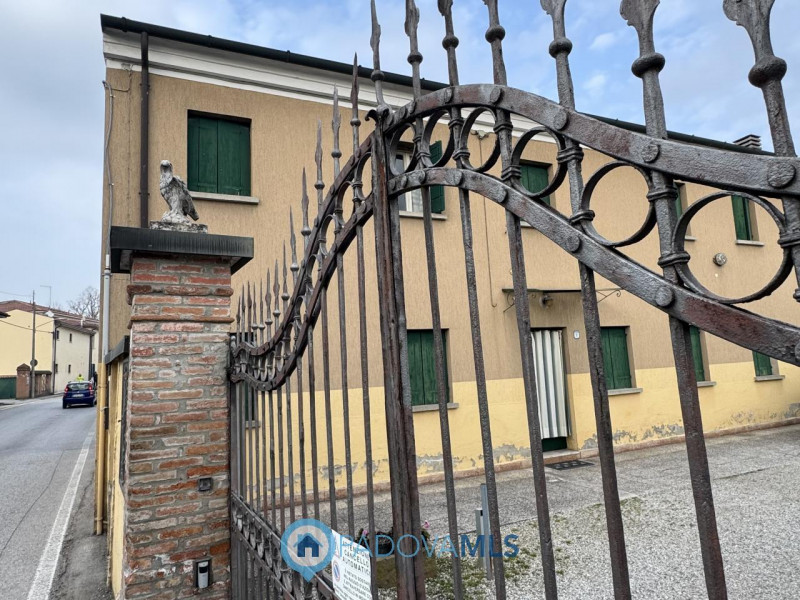 Immobile in esclusiva al Gruppo Padova MLS

In ottima posizione comodissima ai servizi, introvabi...