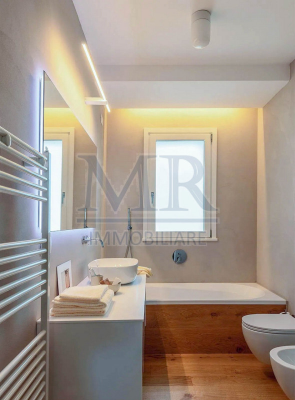CASALSERUGO - MR195B1
APPARTAMENTO CON GIARDINO - CL. ENERG. "A4" 

In piccola palazzina, vicina ...