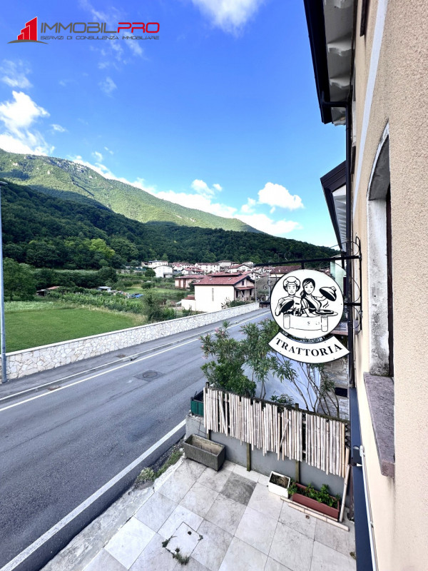 In vendita nel cuore di Caltrano, proponiamo un’attività commerciale adibita a ristorante, bar e ...