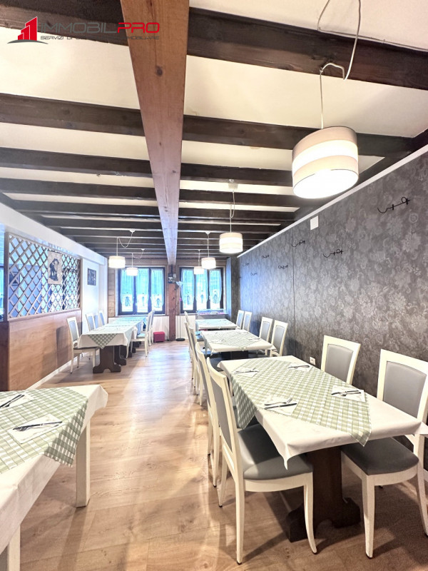 In vendita nel cuore di Caltrano, proponiamo un’attività commerciale adibita a ristorante, bar e ...