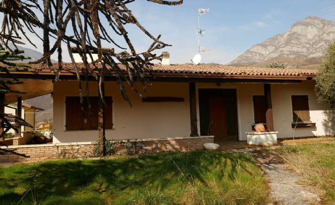 Rif. A.A.57-24

Vendita all'asta - villetta unifamiliare con giardino in data 17 giugno 2026

Des...