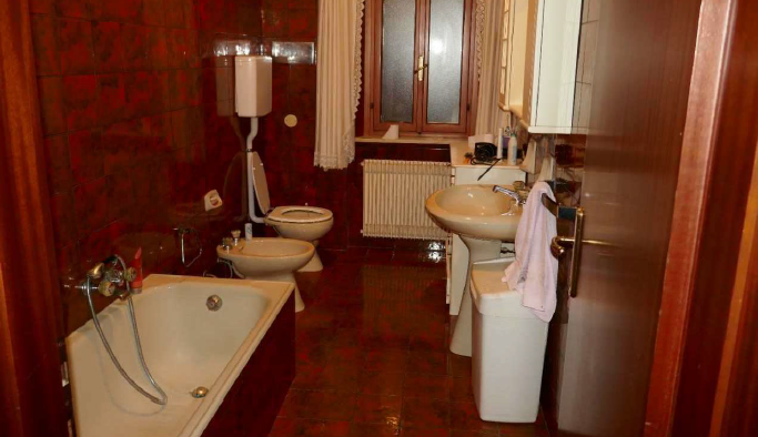 Rif. A.A.57-24

Vendita all'asta - villetta unifamiliare con giardino in data 17 giugno 2026

Des...