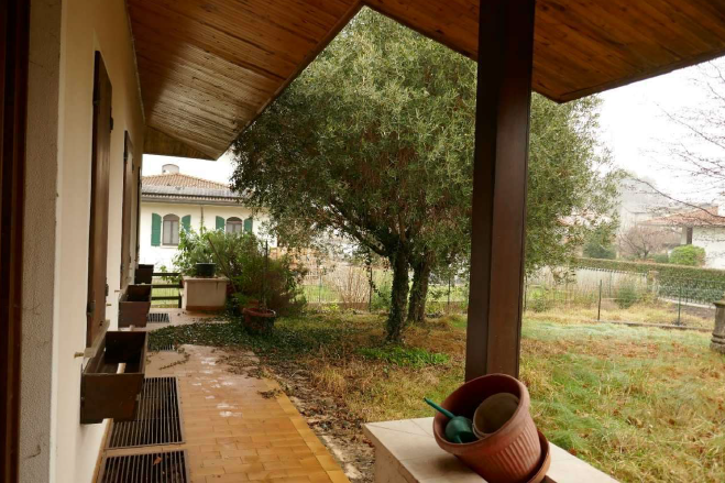 Rif. A.A.57-24

Vendita all'asta - villetta unifamiliare con giardino in data 17 giugno 2026

Des...