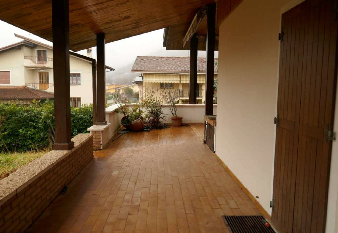 Rif. A.A.57-24

Vendita all'asta - villetta unifamiliare con giardino in data 17 giugno 2026

Des...