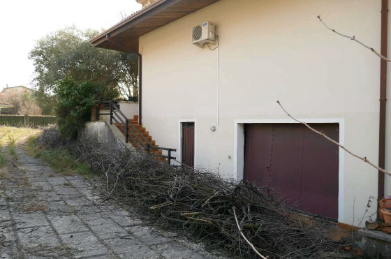 Rif. A.A.57-24

Vendita all'asta - villetta unifamiliare con giardino in data 17 giugno 2026

Des...