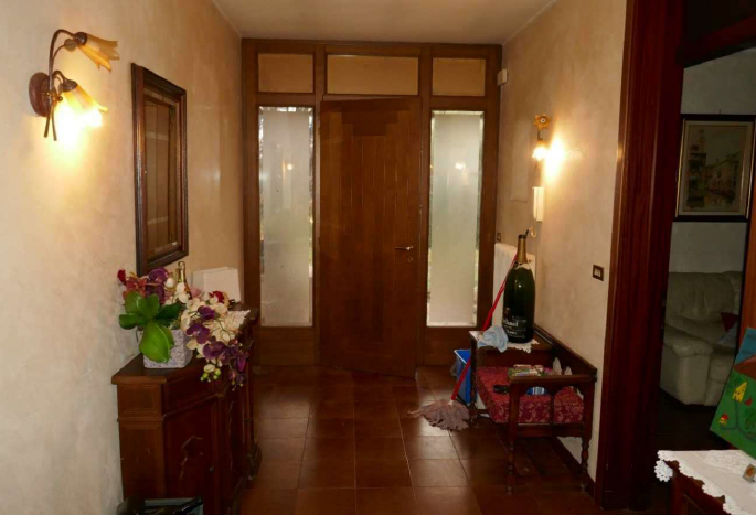 Rif. A.A.57-24

Vendita all'asta - villetta unifamiliare con giardino in data 17 giugno 2026

Des...