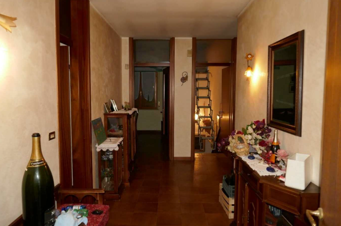 Rif. A.A.57-24

Vendita all'asta - villetta unifamiliare con giardino in data 17 giugno 2026

Des...