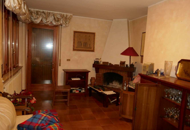 Rif. A.A.57-24

Vendita all'asta - villetta unifamiliare con giardino in data 17 giugno 2026

Des...