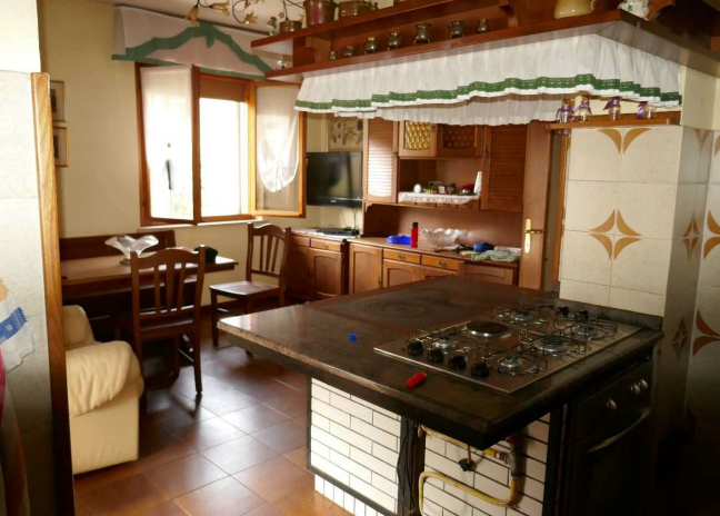 Rif. A.A.57-24

Vendita all'asta - villetta unifamiliare con giardino in data 17 giugno 2026

Des...