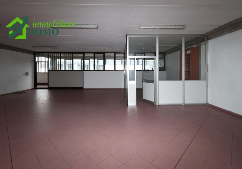 SANTORSO (zona industriale SCHIO): proponiamo in AFFITTO un capannone ARTIGIANALE, mq 130 altezza...