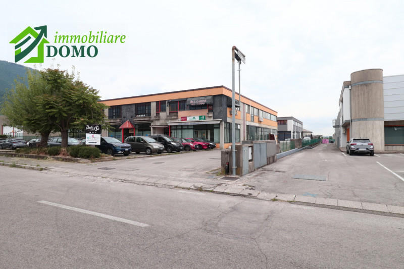 SANTORSO (zona industriale SCHIO): proponiamo in AFFITTO un capannone ARTIGIANALE, mq 130 altezza...