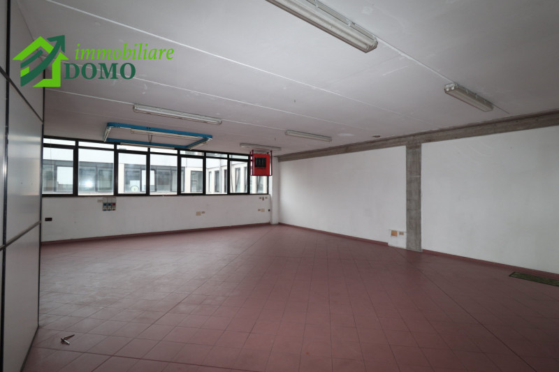 SANTORSO (zona industriale SCHIO): proponiamo in AFFITTO un capannone ARTIGIANALE, mq 130 altezza...