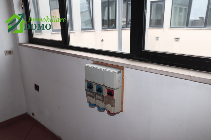 SANTORSO (zona industriale SCHIO): proponiamo in AFFITTO un capannone ARTIGIANALE, mq 130 altezza...