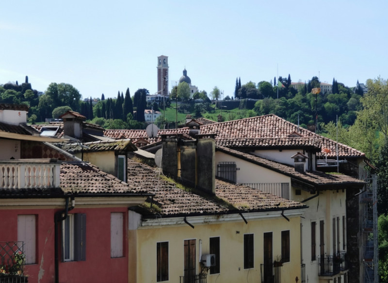 CENTRO STORICO: CON SUGGESTIVA VISTA SUL FIUME E PONTE SAN PAOLO, BELLISSIMO APPARTAMENTO BICAMER...