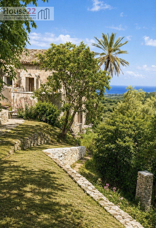 Nel cuore autentico del Gargano, immersa nell’incantevole paesaggio di Vico del Gargano, proponia...