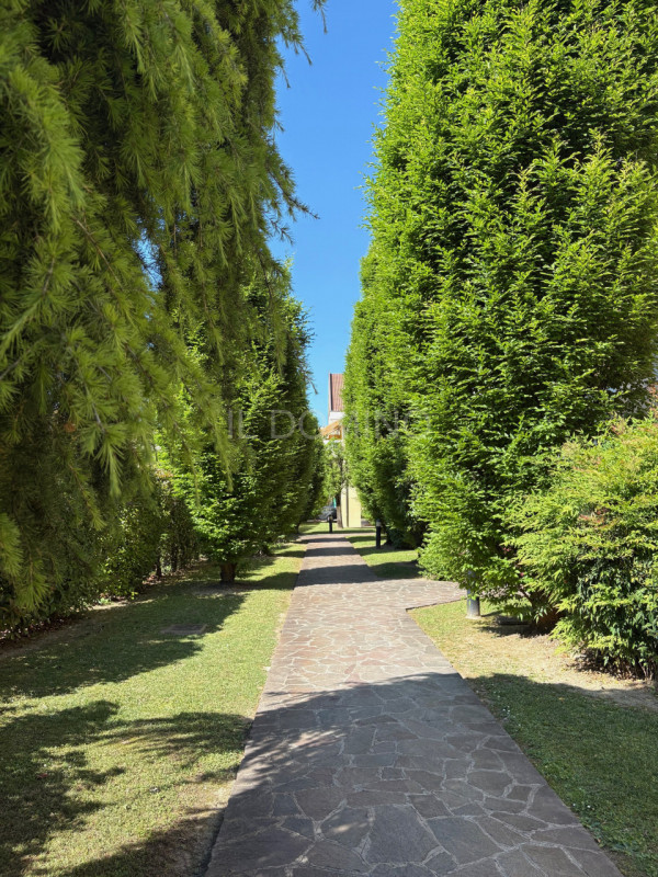 Arcella, in zona servita e tranquilla, all'interno di un contesto molto signorile, ottimo apparta...