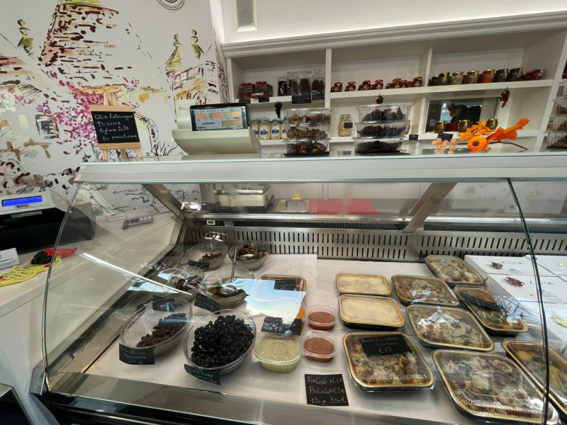 **CESSIONE ATTIVITÀ – PANIFICIO / ALIMENTARI**
Si propone in vendita attività ben avviata nel set...