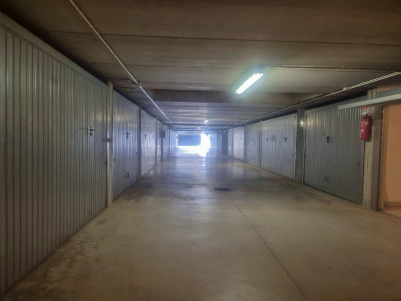 VENDESI GARAGE DOPPIO IN LARGHEZZA A VICENZA, QUARTIERE SANTA BERTILLA - Rif. 8388
Si tratta di u...