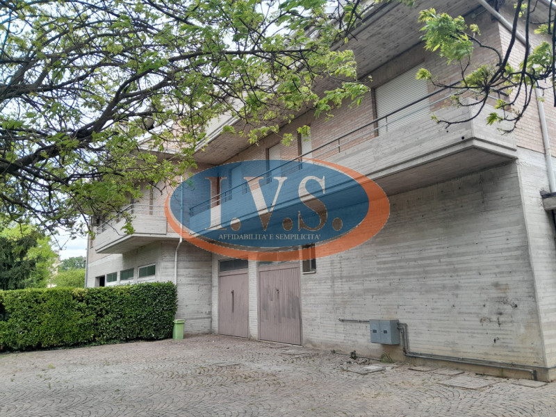 MONTEGALDELLA proponiamo la vendita di due appartamenti un bicamere e un tricamere in una palazzi...