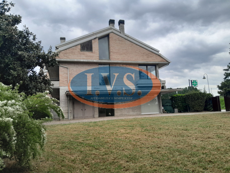 MONTEGALDELLA proponiamo la vendita di due appartamenti un bicamere e un tricamere in una palazzi...