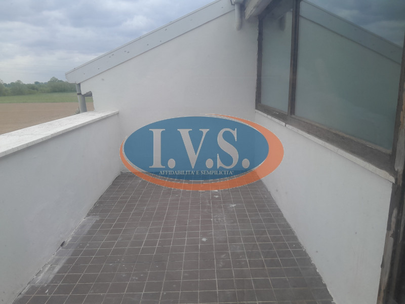 MONTEGALDELLA proponiamo la vendita di due appartamenti un bicamere e un tricamere in una palazzi...