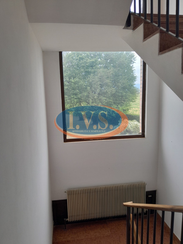 MONTEGALDELLA proponiamo la vendita di due appartamenti un bicamere e un tricamere in una palazzi...