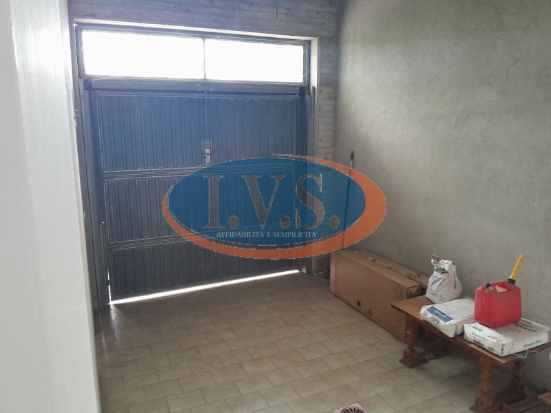 MONTEGALDELLA proponiamo la vendita di due appartamenti un bicamere e un tricamere in una palazzi...