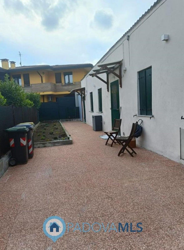 Immobile in esclusiva al Gruppo Padova MLS
Padova zona Crocefisso:  proponiamo casa singola inter...
