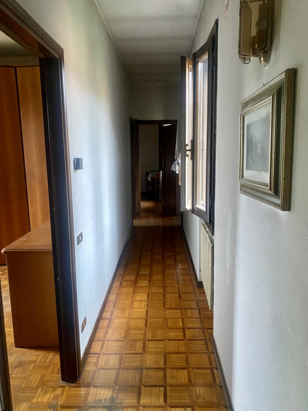 Castelfranco V.to: in posizione strategica, in vicinanza ai vari servizi cittadini (stazione, scu...
