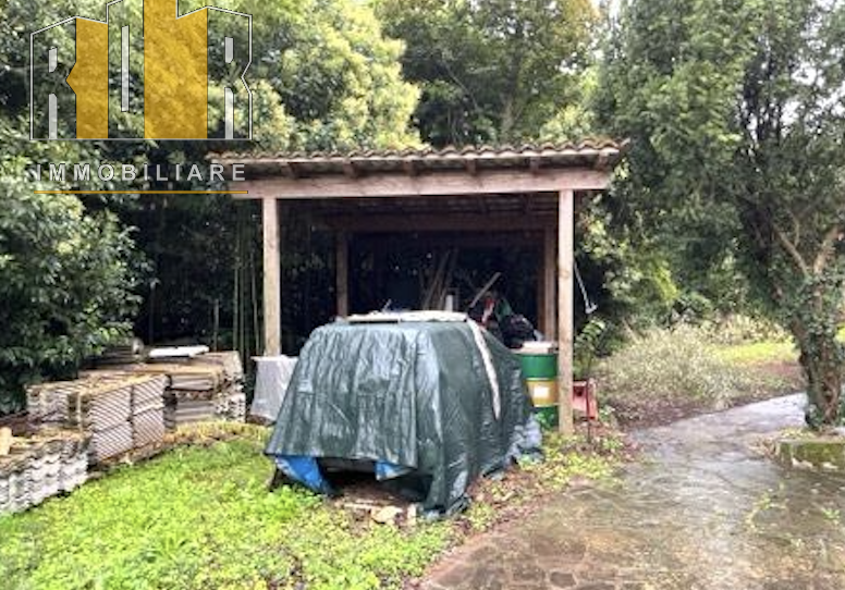 Asta telematica 30.07.2026 ore 14:30

Villa degli anni settanta, con sedime irregolare, sviluppat...
