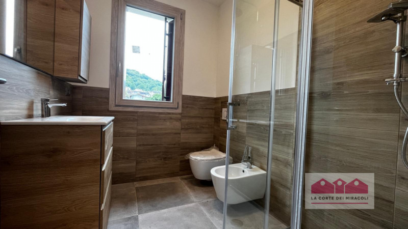 CREAZZO: TERRACIELO RISTRUTTURATA COMPOSTA DA SOGGIORNO CON ANGOLO COTTURA, DUE BAGNI CON BOX DOC...