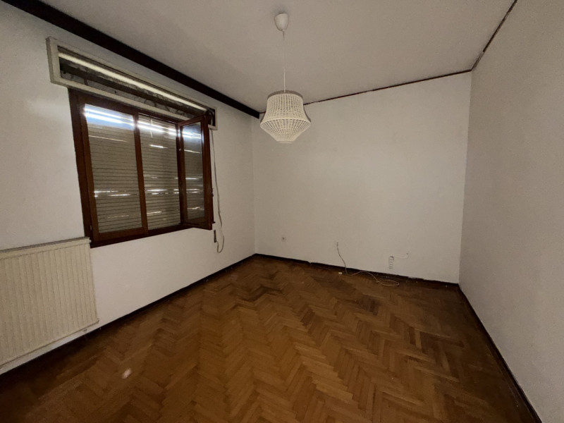 In vendita nel cuore del quartiere Camin di Padova proponiamo una casa singola degli anni '60 che...