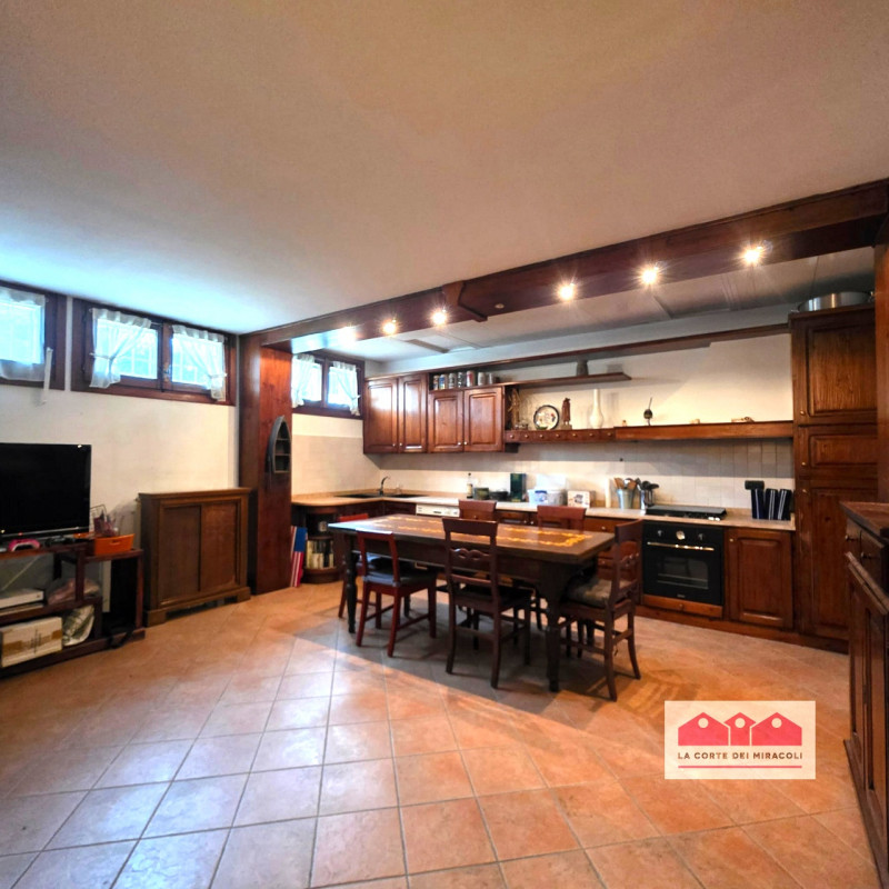 COSTABISSARA: ELEGANTE CASA SINGOLA RISTRUTTURATA CON AMPIO GIARDINO PRIVATO E NESSUN INTERVENTO ...