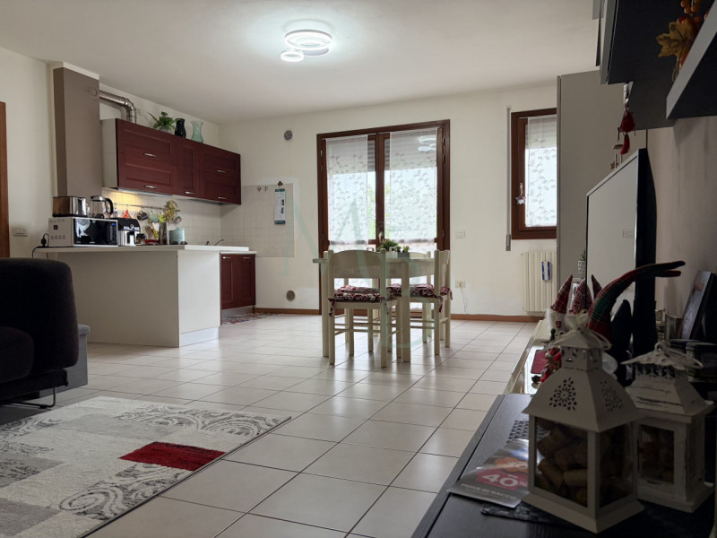 LEGNARO (PD) – Volparo: Immobiliare MB propone in esclusiva un luminoso appartamento trilocale si...
