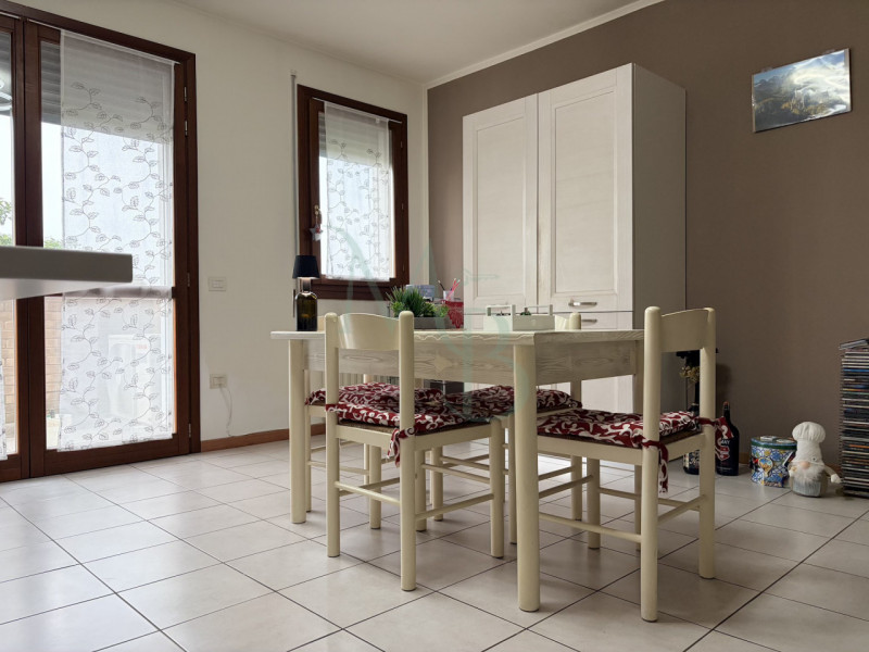LEGNARO (PD) – Volparo: Immobiliare MB propone in esclusiva un luminoso appartamento trilocale si...
