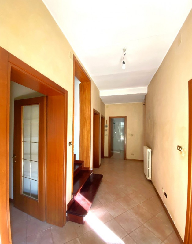 Porzione di bifamiliare situata in zona semicentrale della storica cittadina di Este. 
Con i suoi...