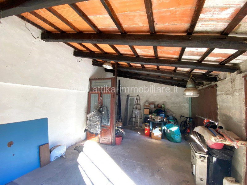 Porzione di bifamiliare situata in zona semicentrale della storica cittadina di Este. 
Con i suoi...