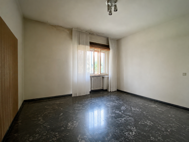 In una tranquilla zona interna del quartiere Cattane, comoda alla tangenziale, all’autostrada e a...