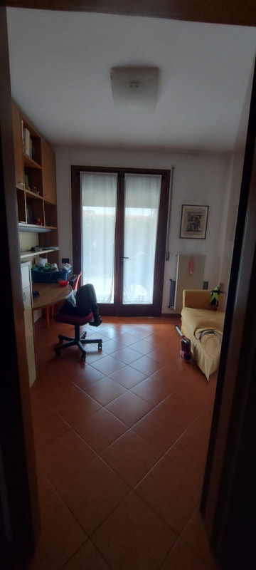 L'agenzia Iris è lieta di presentare una straordinaria opportunità di acquisto: una splendida vil...