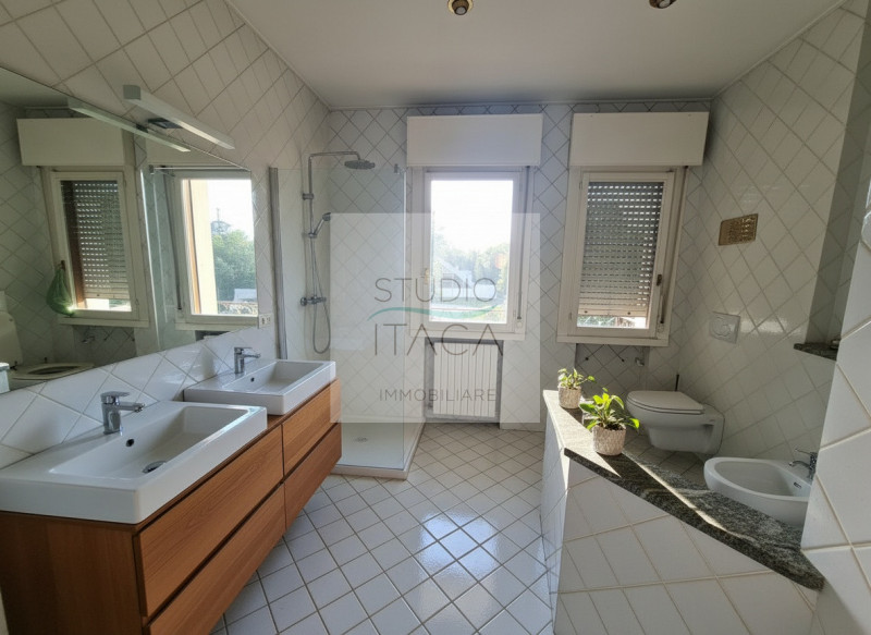 Studio Itaca Immobiliare propone in vendita un immobile situato nel quartiere Forcellini, uno dei...