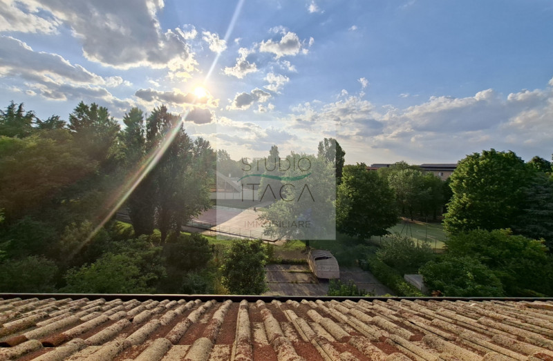 Studio Itaca Immobiliare propone in vendita un immobile situato nel quartiere Forcellini, uno dei...