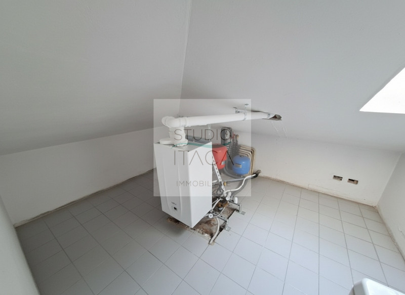 Studio Itaca Immobiliare propone in vendita un immobile situato nel quartiere Forcellini, uno dei...