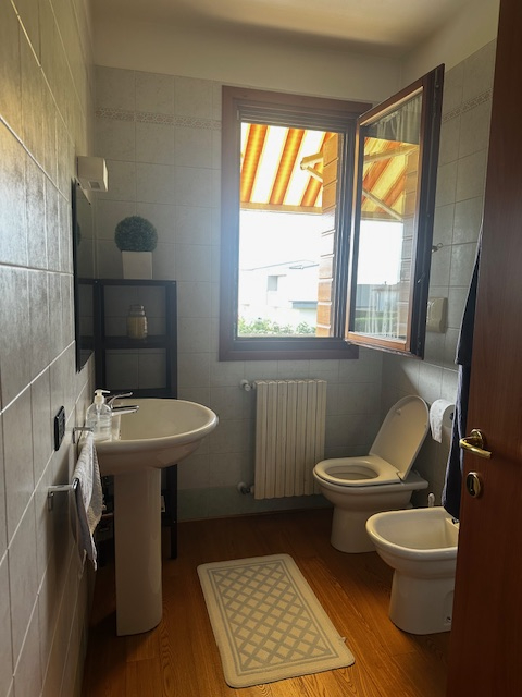 Campodarsego in zona centrale e residenziale, comodo a tutti i servizi del paese, proponiamo un a...